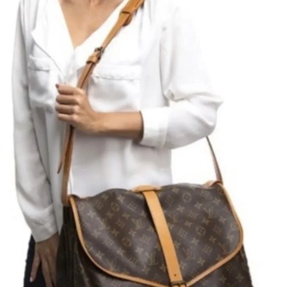 🔴SOLD🔴Authenticated Louis Vuitton Saumur Bag - Picture 9 of 10